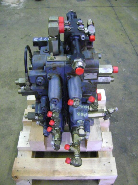 Distributeur hydraulique pour New Holland E 145 Photo 1