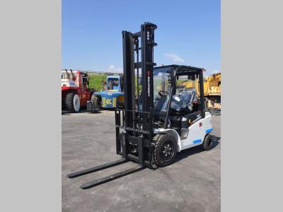 EP Equipment EFL303 en vente par Uni.Trucks Srl