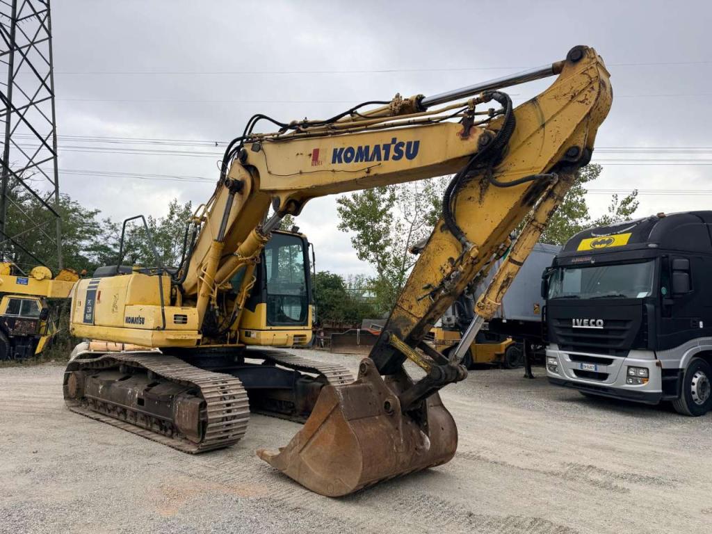 Komatsu PC230 Photo 1