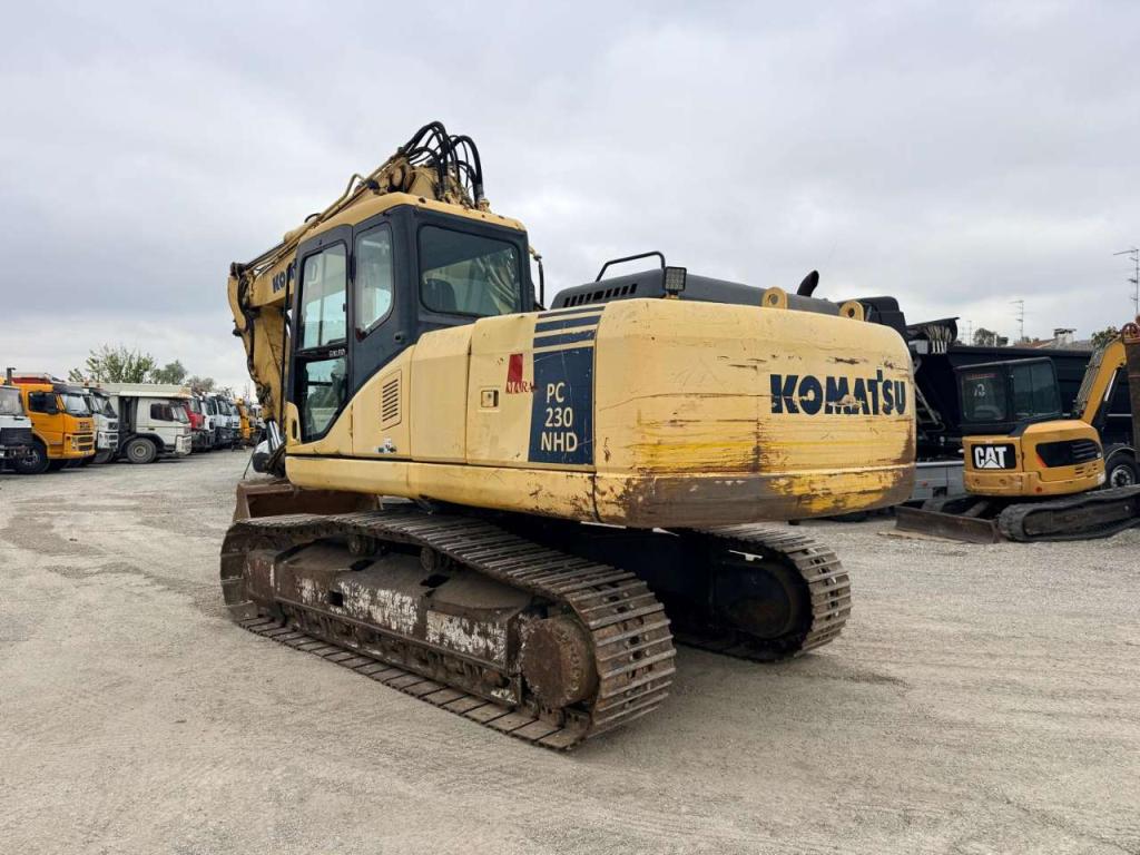 Komatsu PC230 Photo 6
