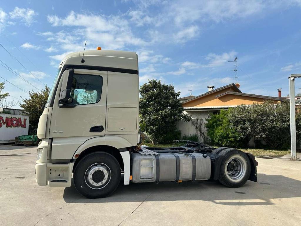 Mercedes-Benz Actros 1848 Photo 3