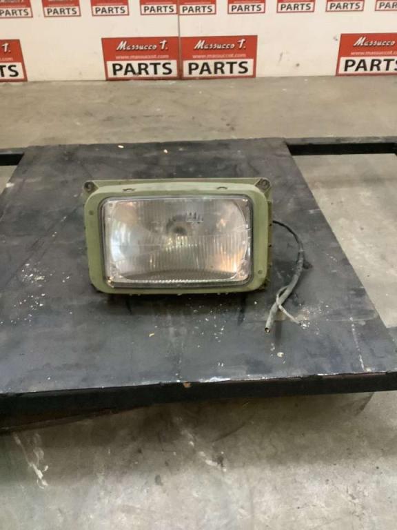 Phare pour Iveco 260/330 F 35 Photo 1