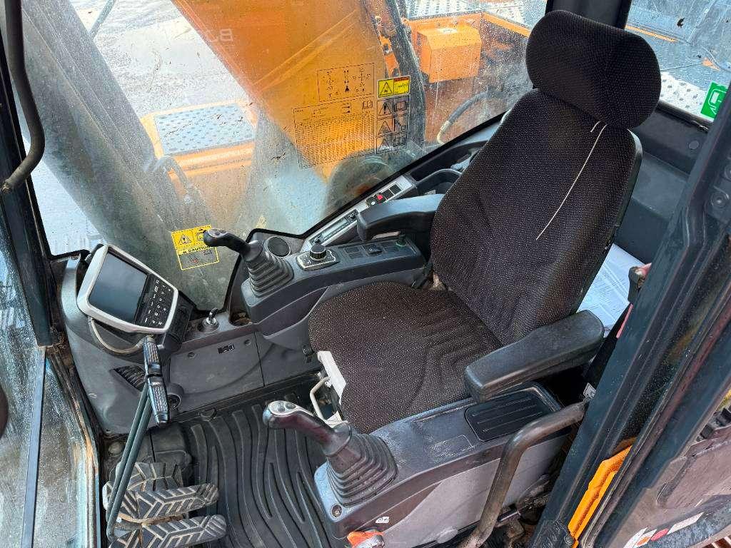 Hyundai HX300LR - 18m Long Reach / Auto Greasing Photo 6