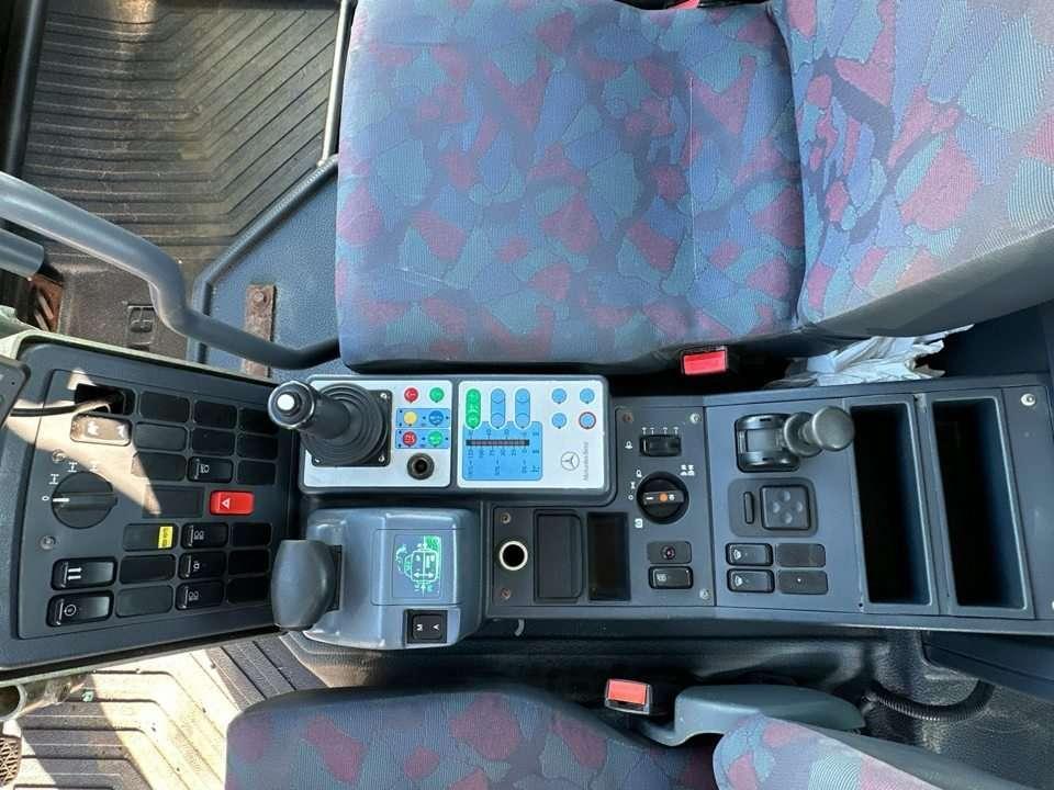 Mercedes-Benz Unimog 405 4X4 Photo 12