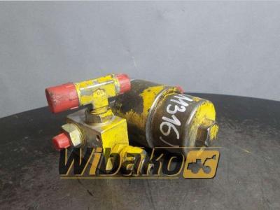 Oil Control Distributeur hydraulique pour Etec 812 en vente par Wibako