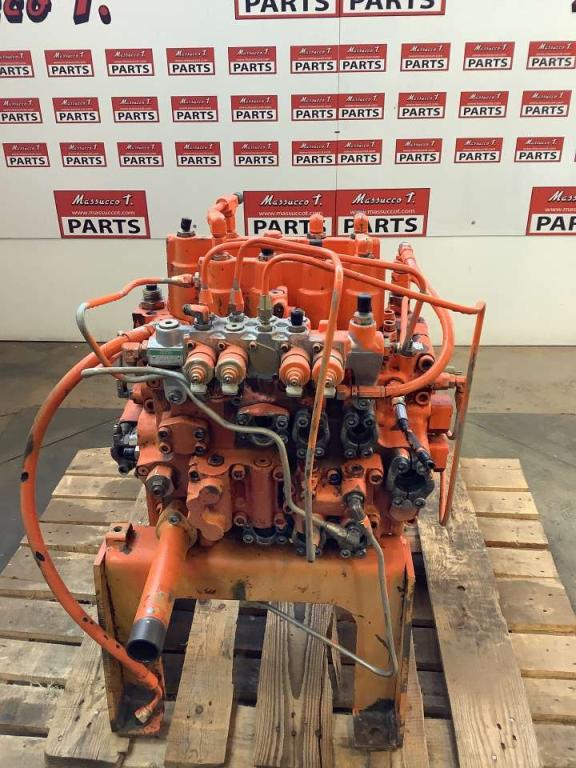 Distributeur hydraulique pour Hitachi EX215 Photo 2