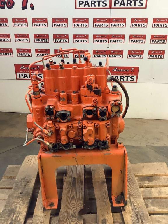 Distributeur hydraulique pour Hitachi EX215 Photo 4