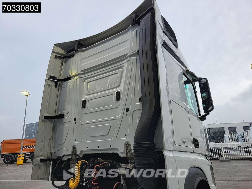 Mercedes-Benz Actros 1843 4X2 BigSpace NL-Truck Retarder 2x Tanks Photo 11