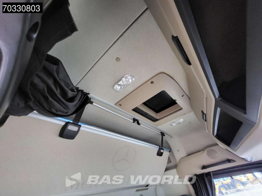 Mercedes-Benz Actros 1843 4X2 BigSpace NL-Truck Retarder 2x Tanks Photo 26