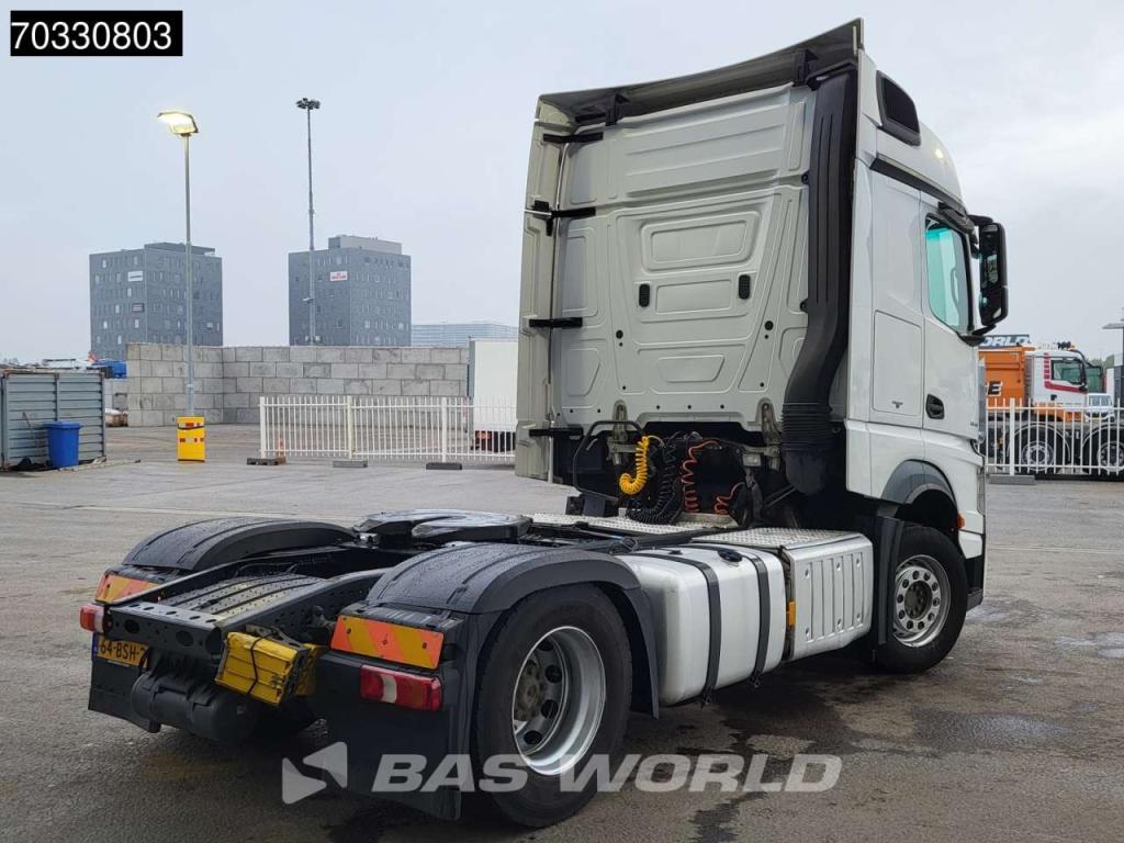 Mercedes-Benz Actros 1843 4X2 BigSpace NL-Truck Retarder 2x Tanks Photo 9
