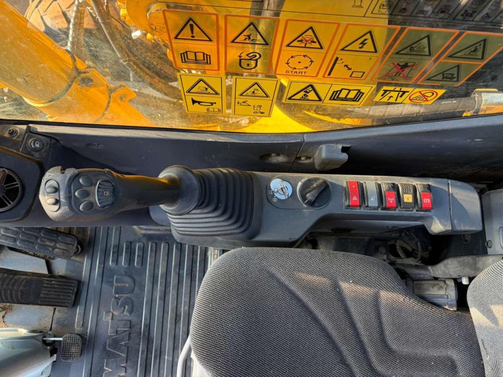 Komatsu PW148-10 Photo 17