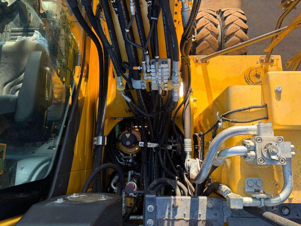 Komatsu PW148-10 Photo 23