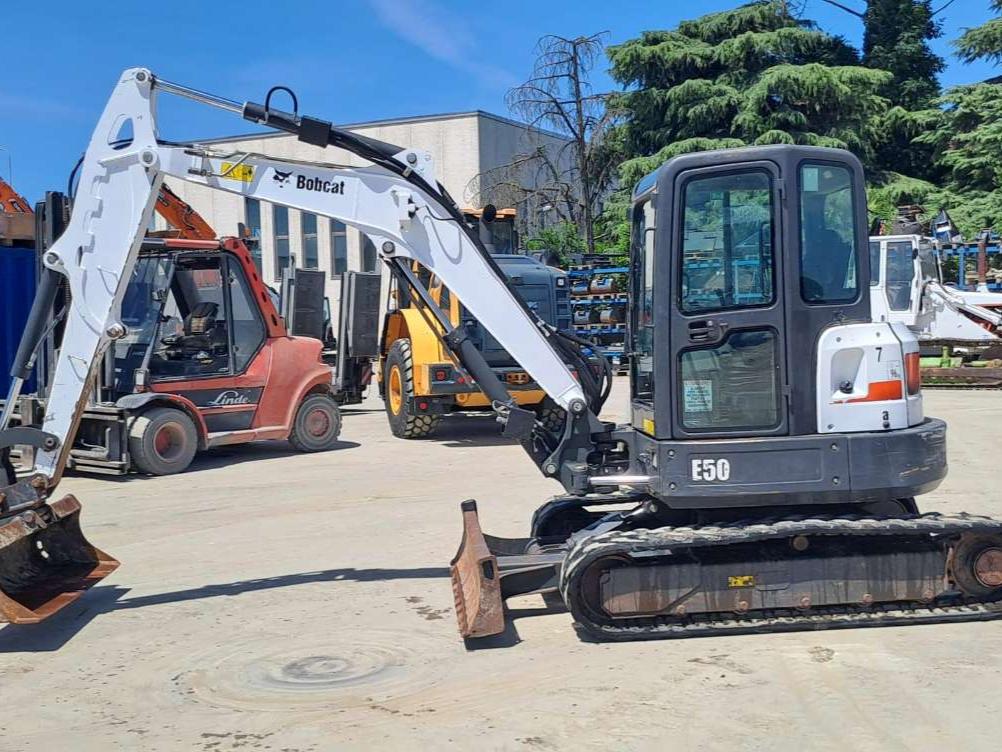 Bobcat E50 Photo 2