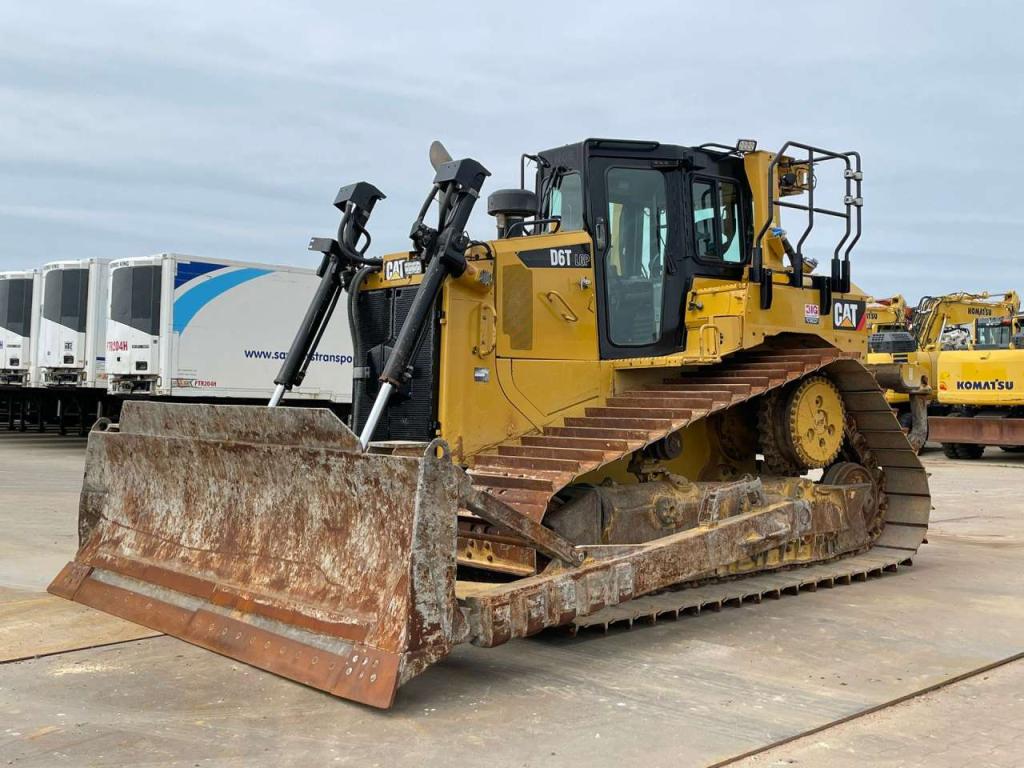 Caterpillar D6T LGP Photo 2