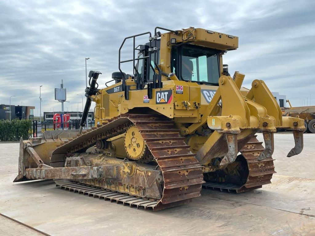 Caterpillar D6T LGP Photo 3