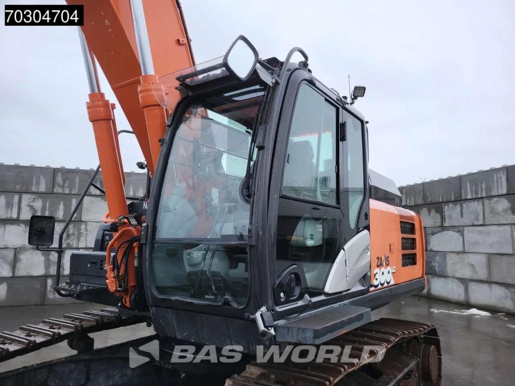 Hitachi ZX300 LC -6 Photo 11