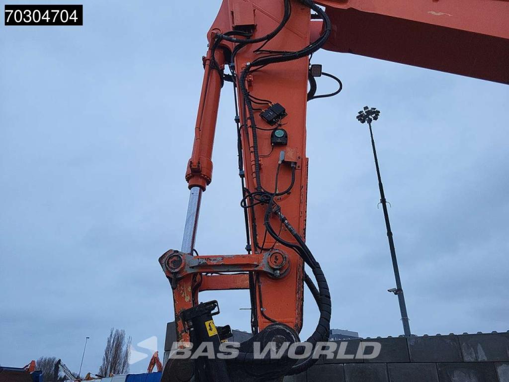 Hitachi ZX300 LC -6 Photo 13