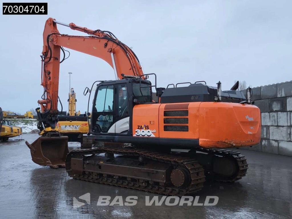 Hitachi ZX300 LC -6 Photo 3
