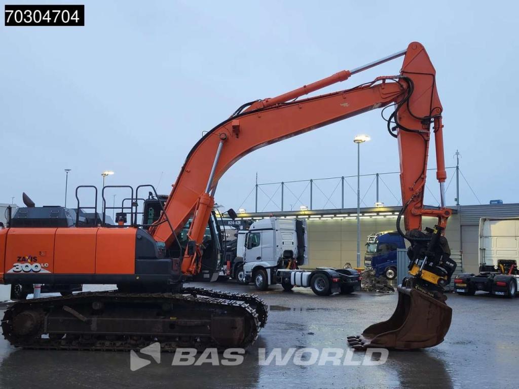 Hitachi ZX300 LC -6 Photo 7