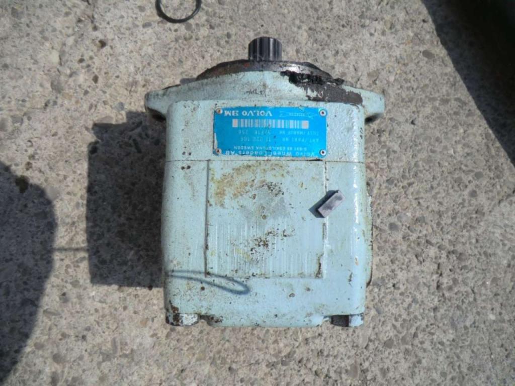 Pompe hydraulique pour Volvo L120C Photo 1