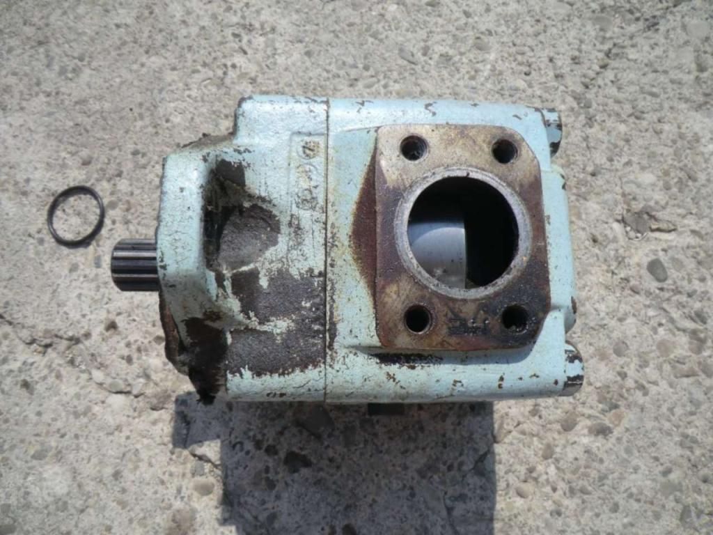 Pompe hydraulique pour Volvo L120C Photo 2