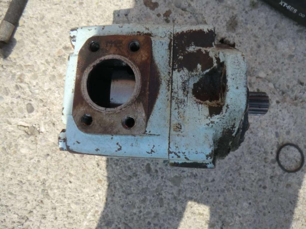 Pompe hydraulique pour Volvo L120C Photo 3