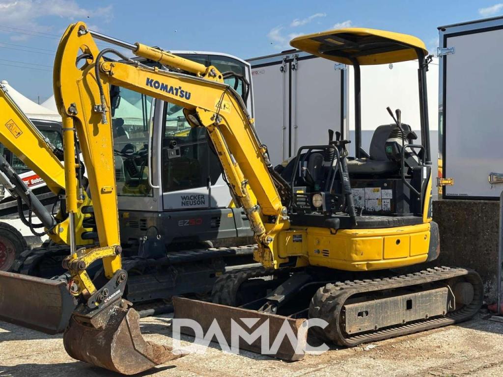 Komatsu PC26MR-3 Photo 1