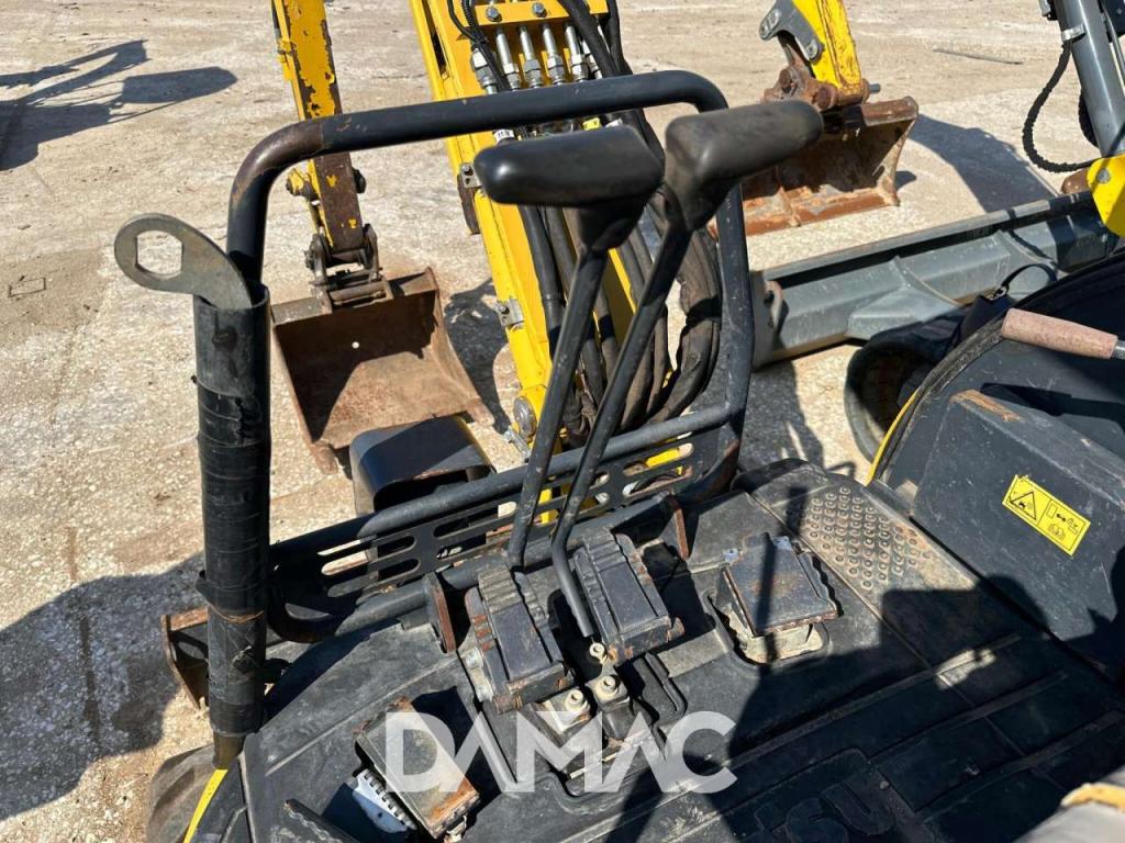 Komatsu PC26MR-3 Photo 7