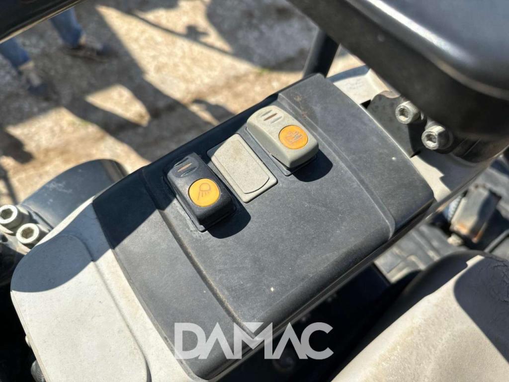 Komatsu PC26MR-3 Photo 9