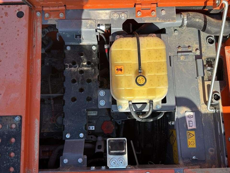 Hitachi ZX225USLC-6 Photo 12
