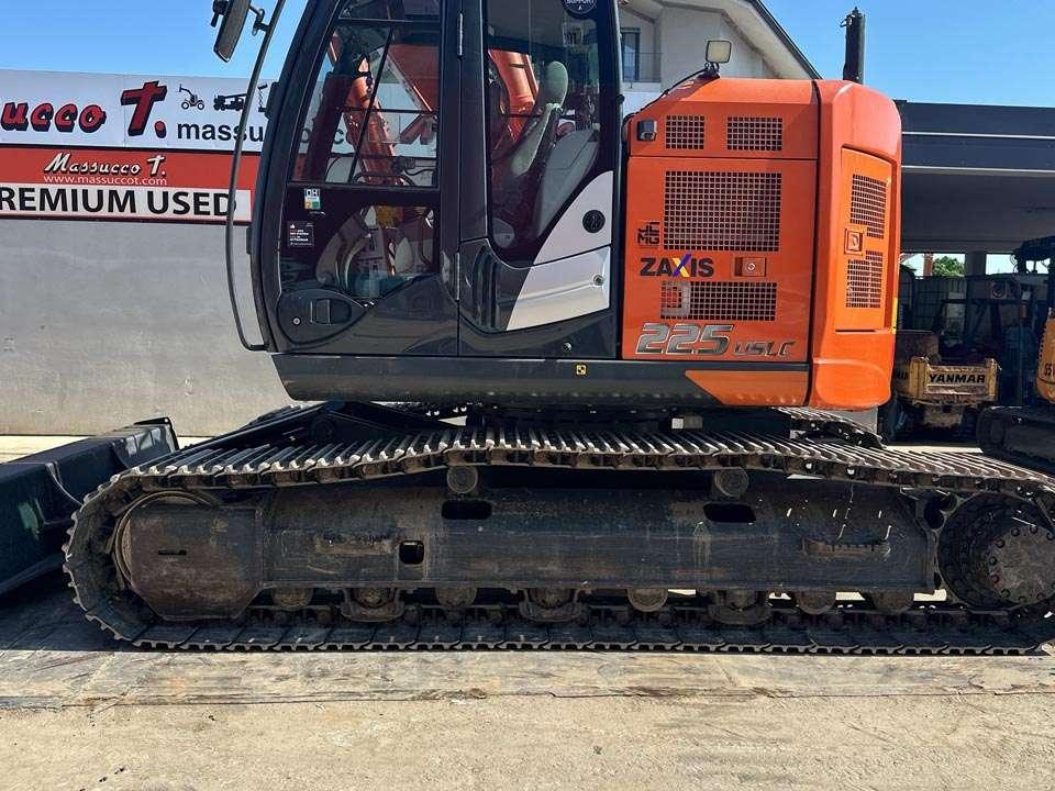 Hitachi ZX225USLC-6 Photo 14