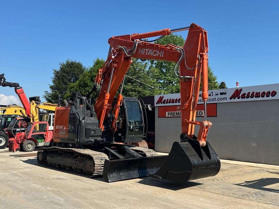 Hitachi ZX225USLC-6 Photo 21