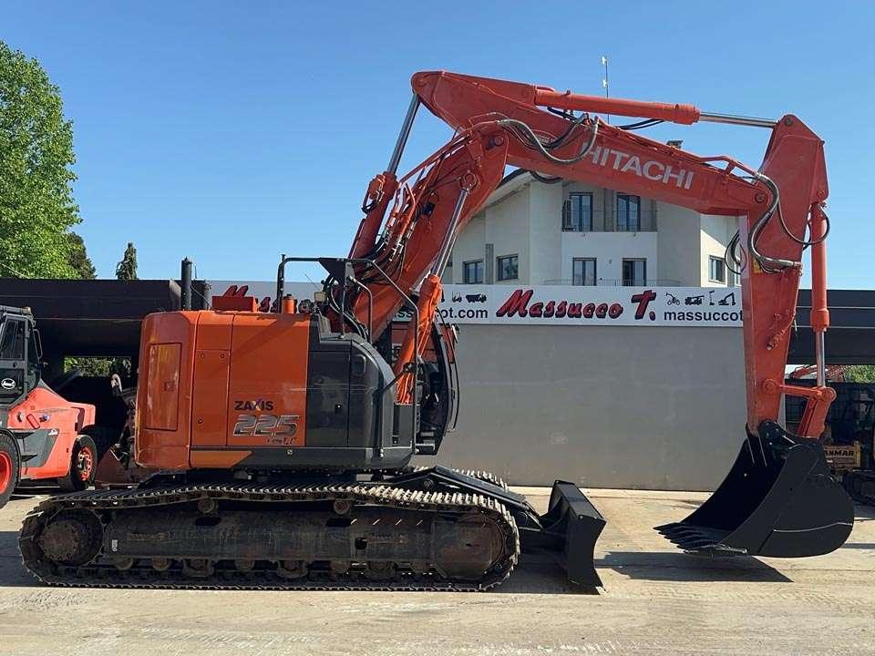 Hitachi ZX225USLC-6 Photo 23