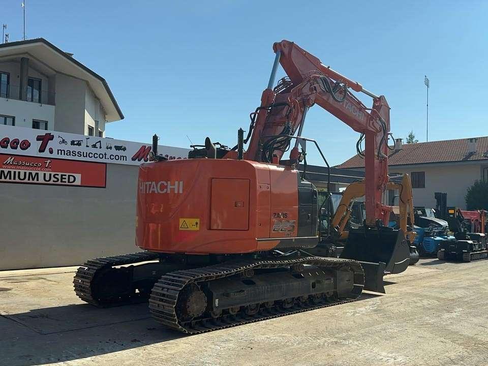 Hitachi ZX225USLC-6 Photo 24