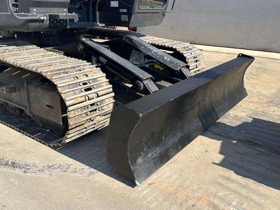 Hitachi ZX225USLC-6 Photo 6