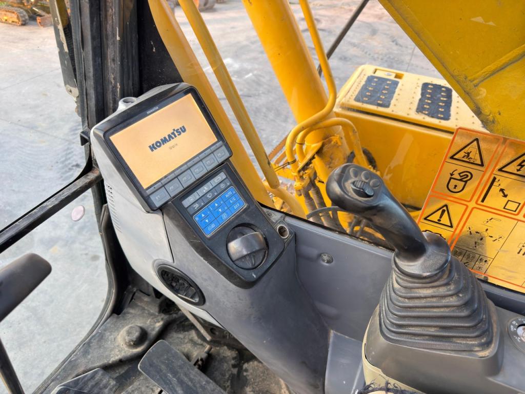 Komatsu PC210NLC-8 Photo 10
