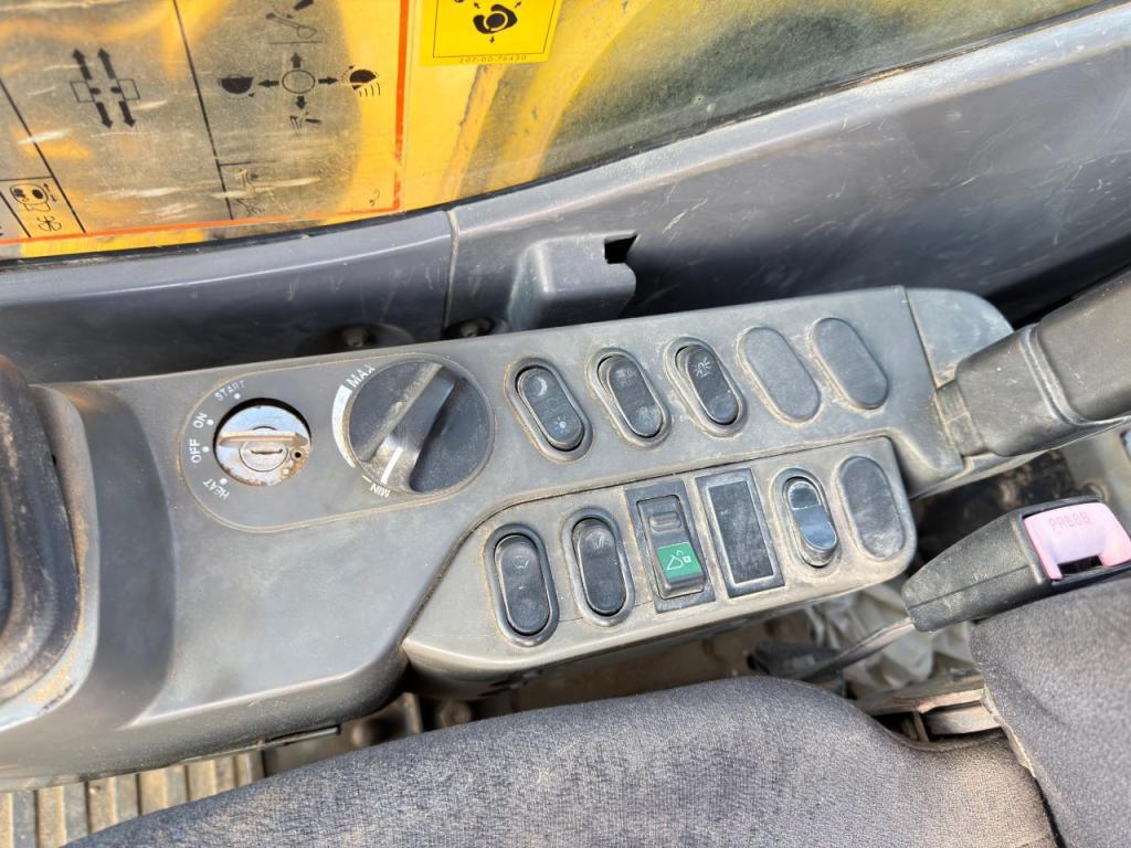 Komatsu PC210NLC-8 Photo 12