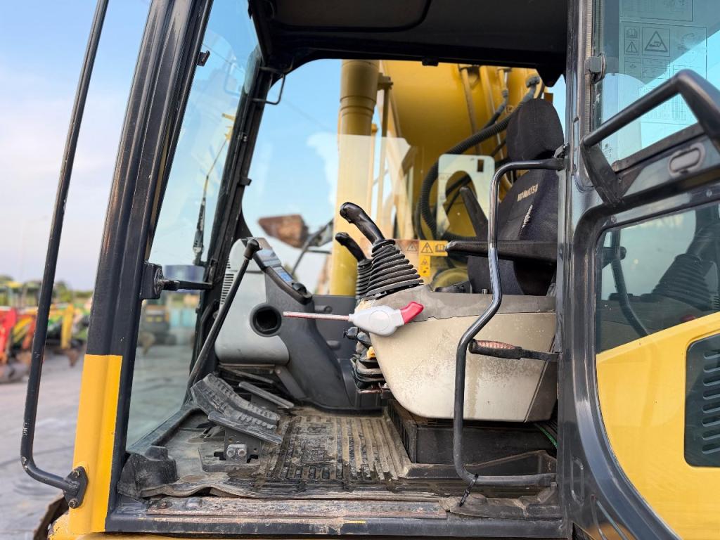 Komatsu PC210NLC-8 Photo 9