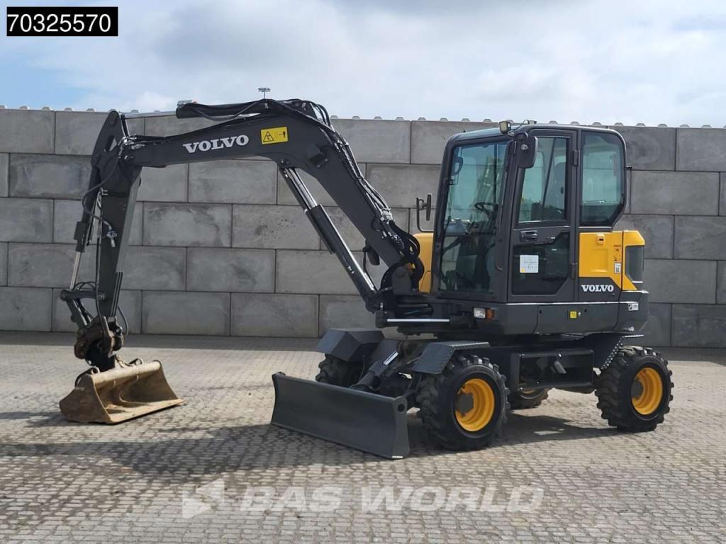 Volvo EW60 E A/C - 3 Buckets Photo 3