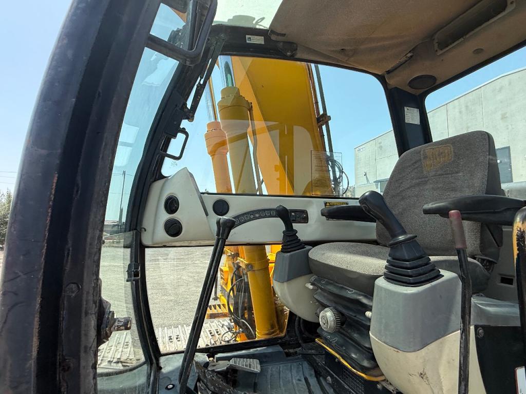 JCB Js130 Photo 11