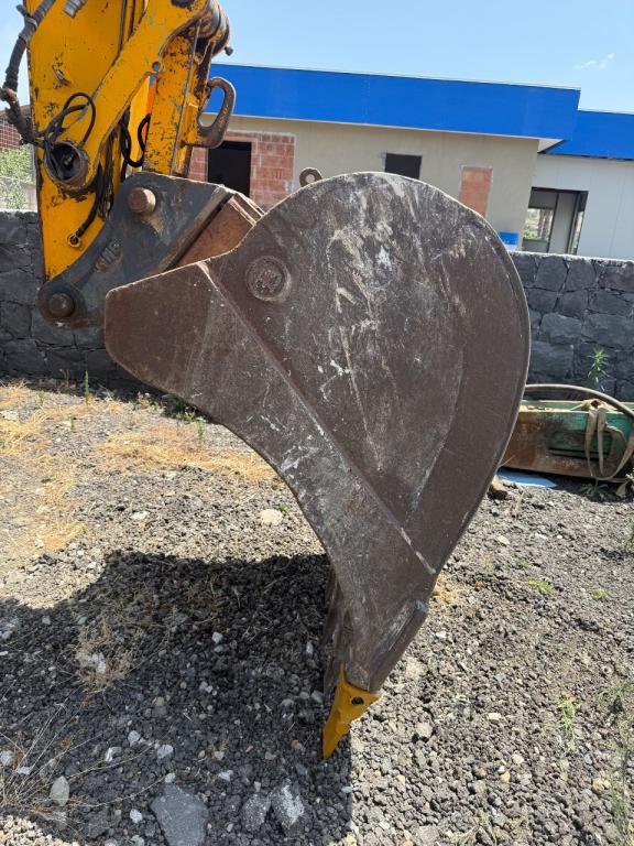 JCB Js130 Photo 16