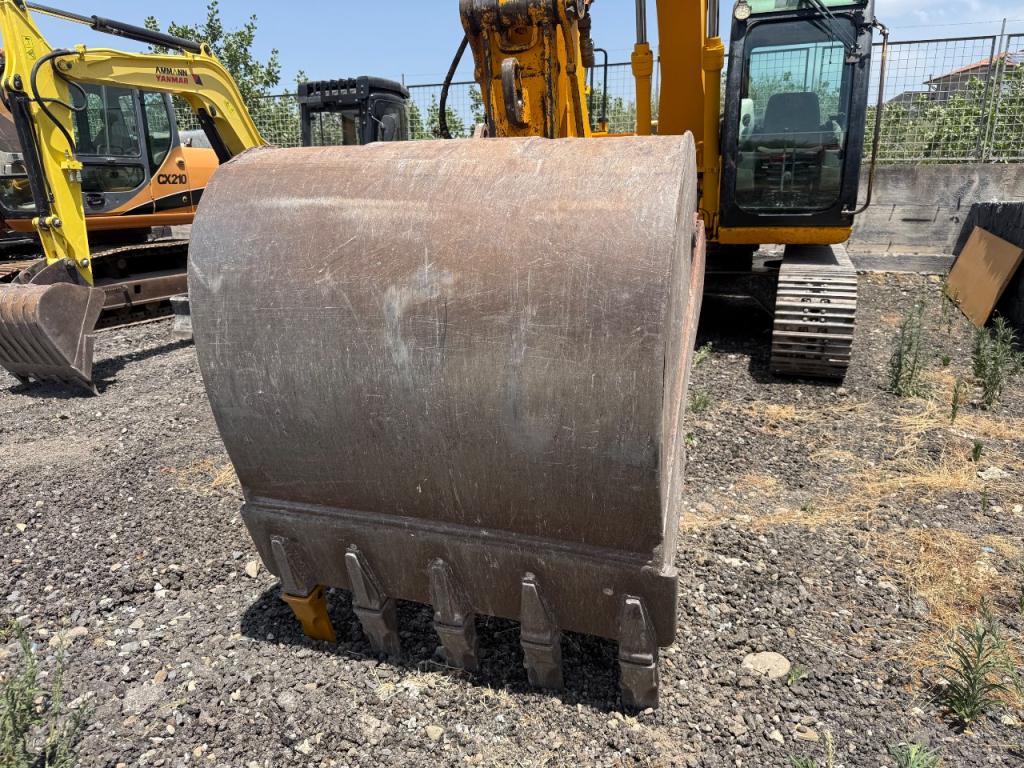 JCB Js130 Photo 19