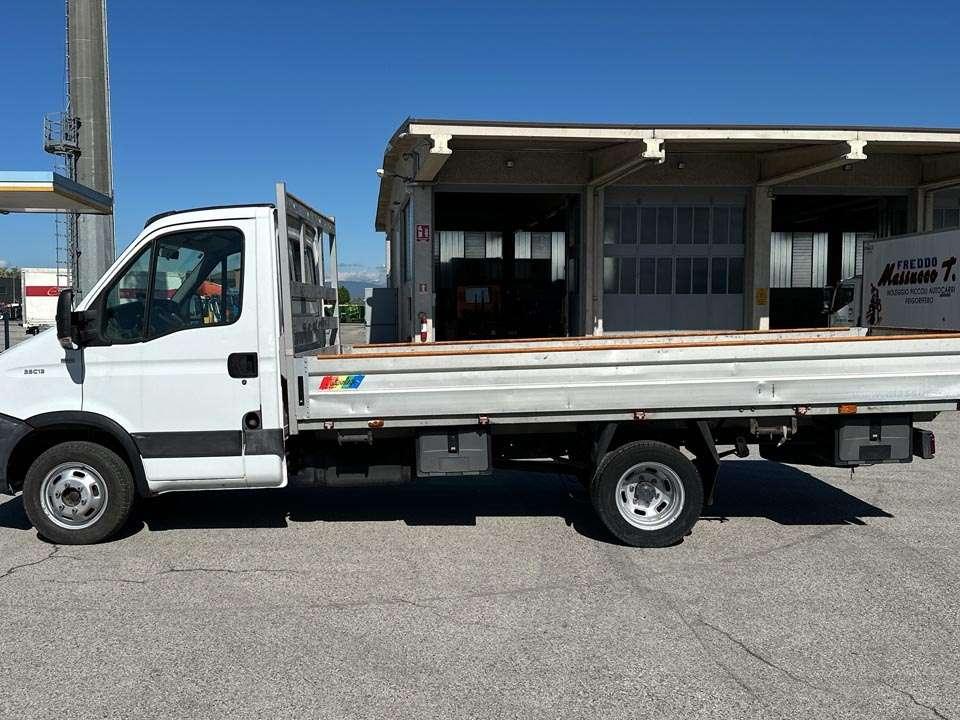Iveco DAILY 35C13 4X2 Photo 2