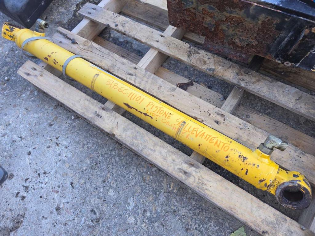Komatsu SK815-5 Photo 27