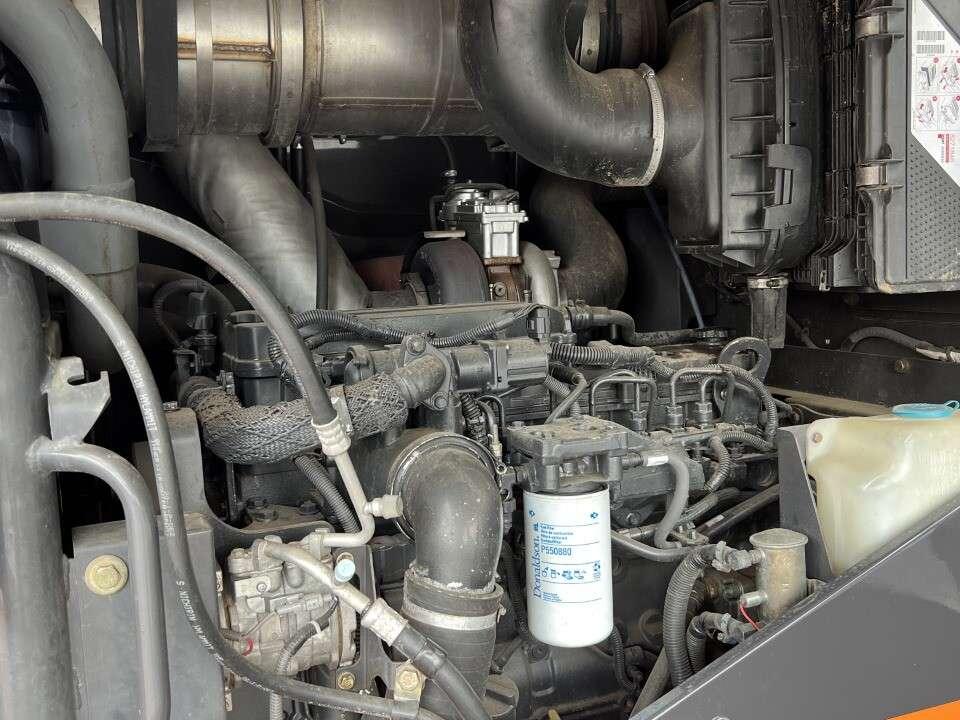 Hitachi ZW220-5B Photo 17