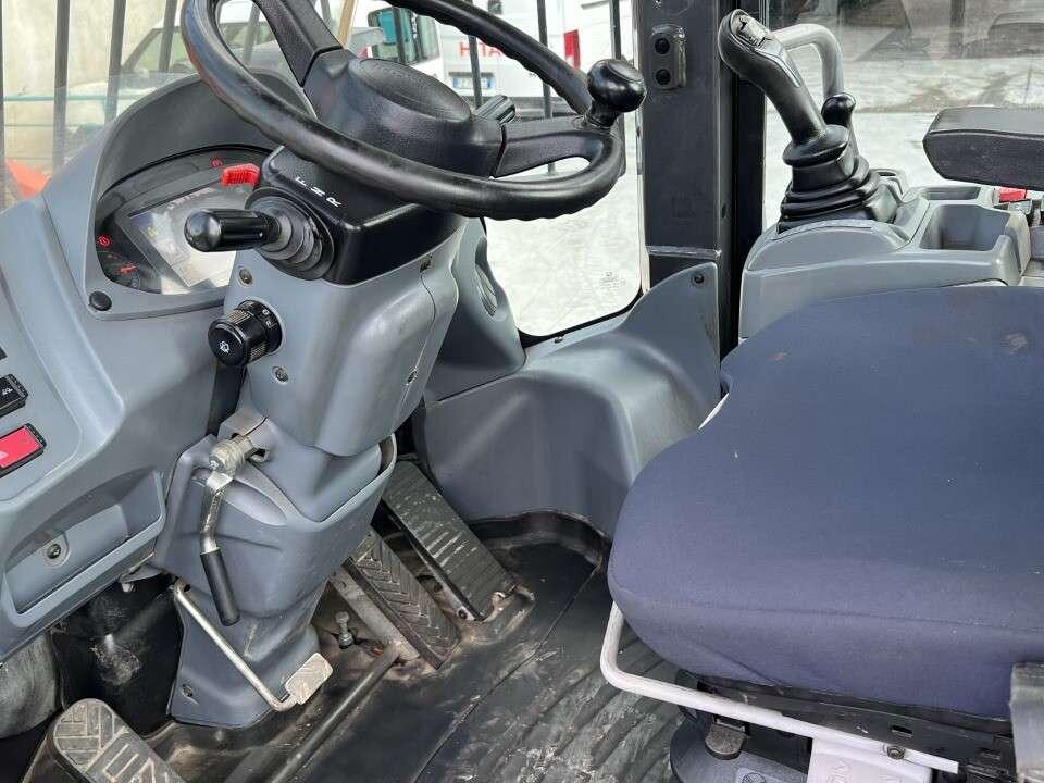 Hitachi ZW220-5B Photo 7