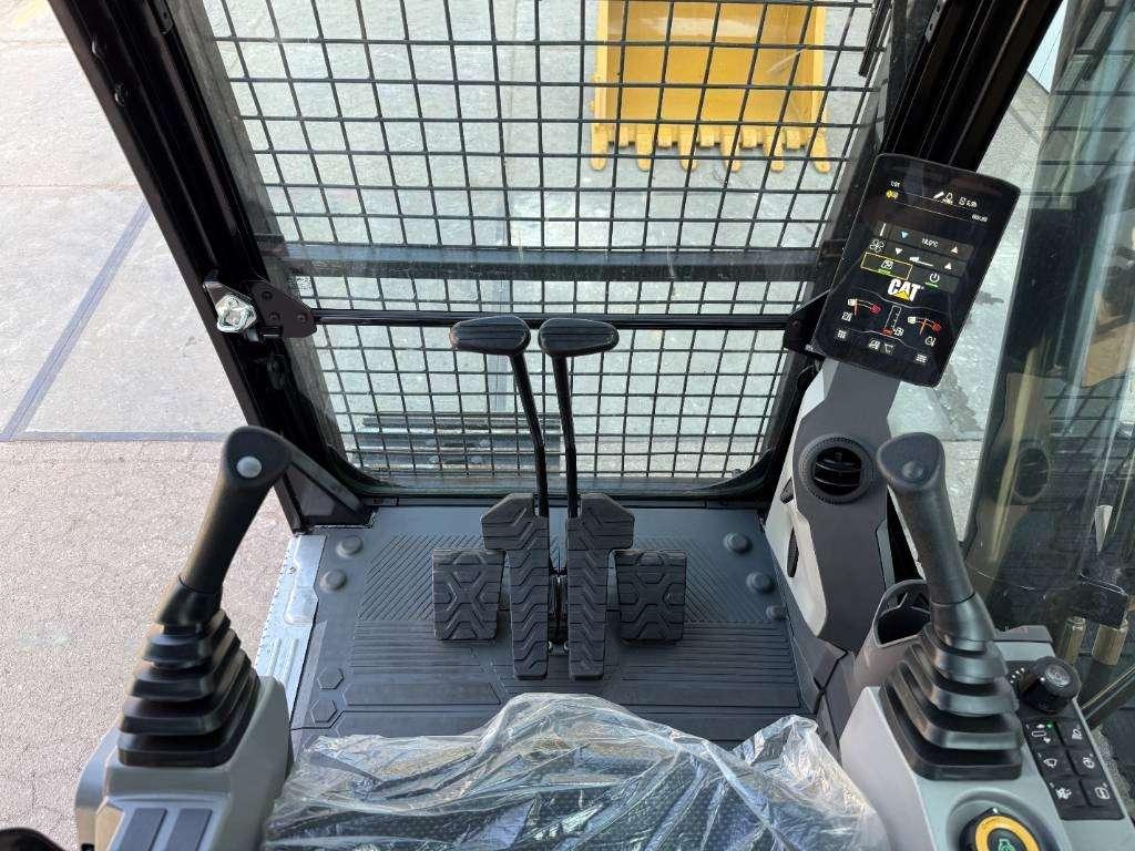 Caterpillar 323D3 *2025 Model* - New / Unused / Hammer Lines Photo 9