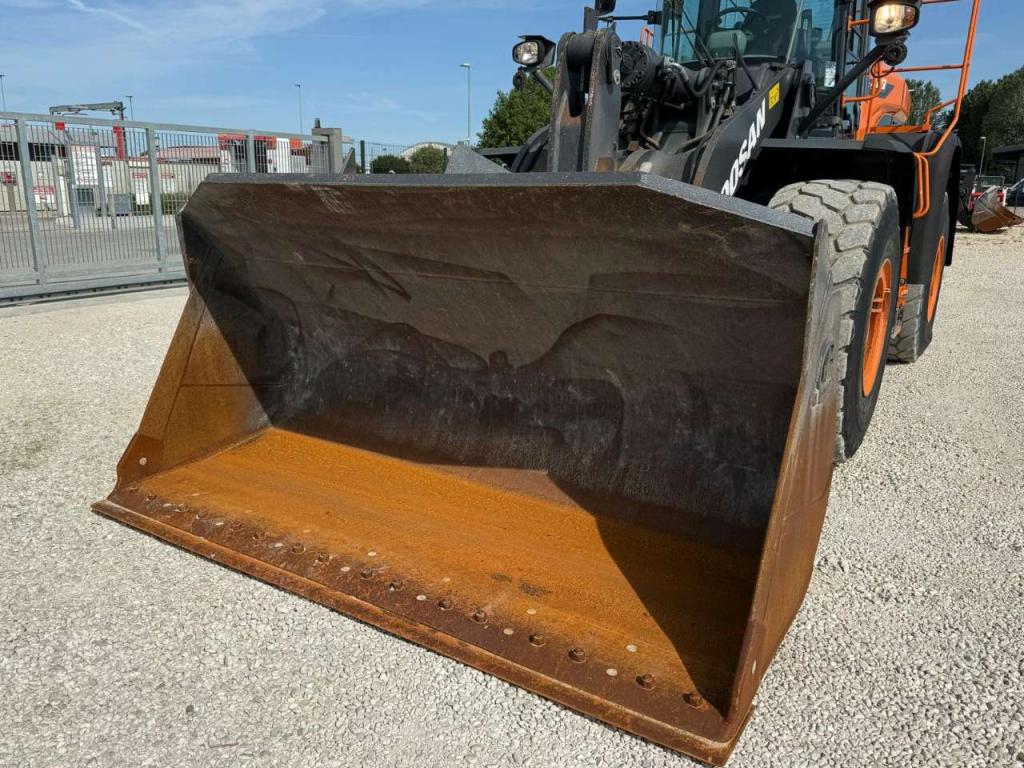 Doosan DL320-7 Photo 15