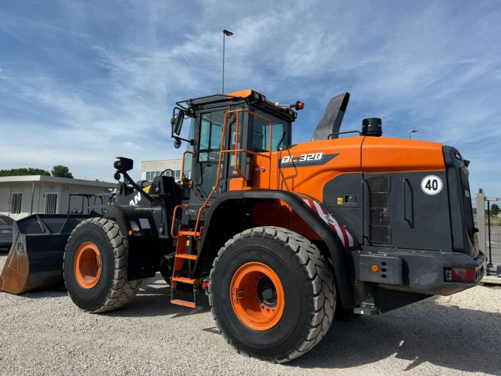 Doosan DL320-7 Photo 3