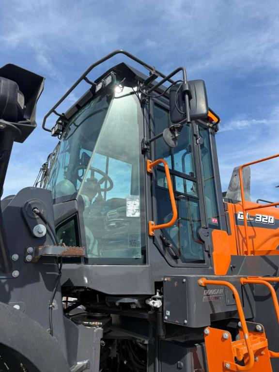 Doosan DL320-7 Photo 6
